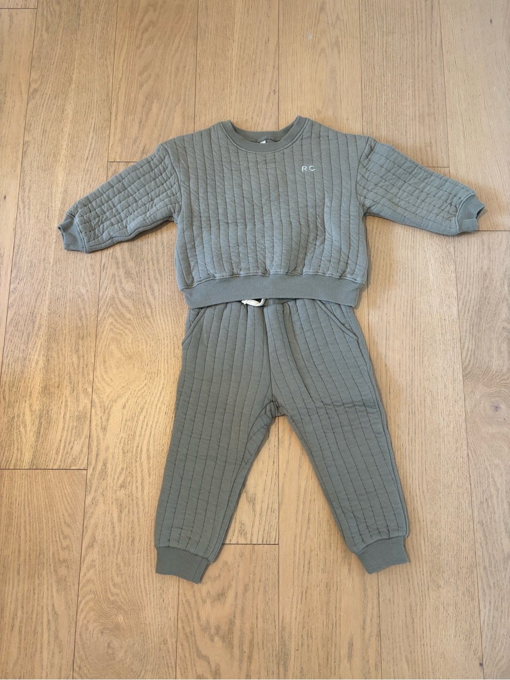 Rylee+cru toddler green quilted sweatshirt set, size 2-3Y